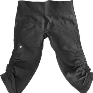 Lululemon leggings. Crops. Black.